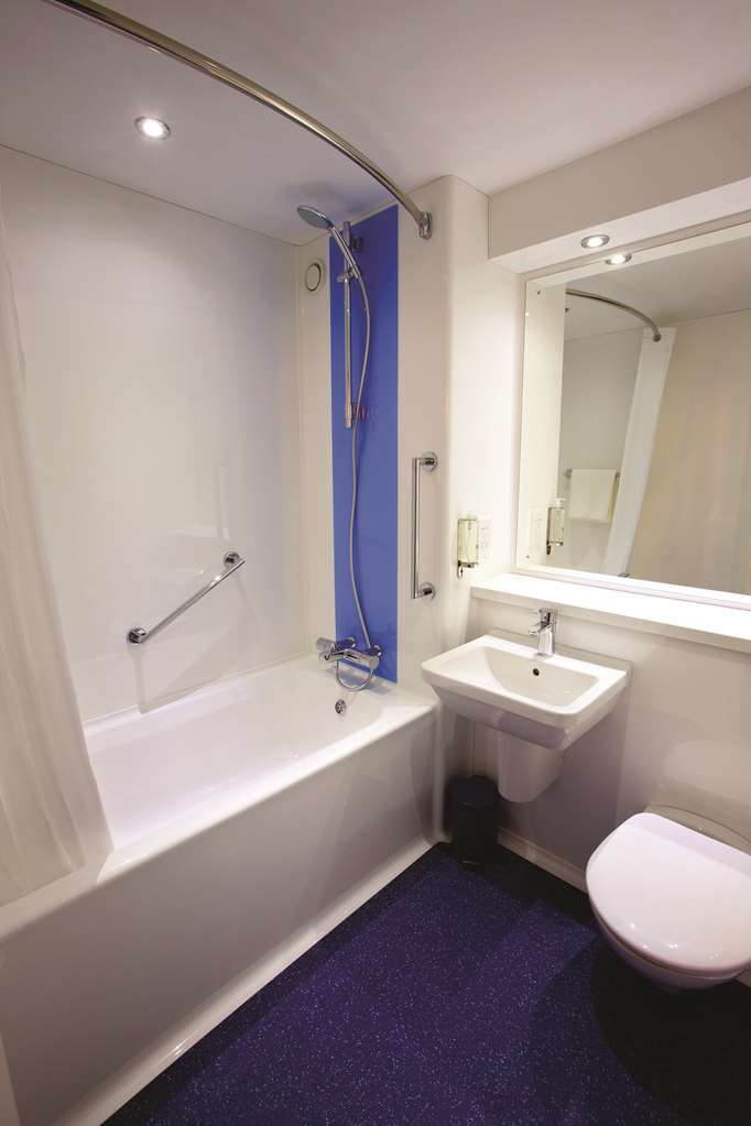 Travelodge Plymouth Roborough Oda fotoğraf